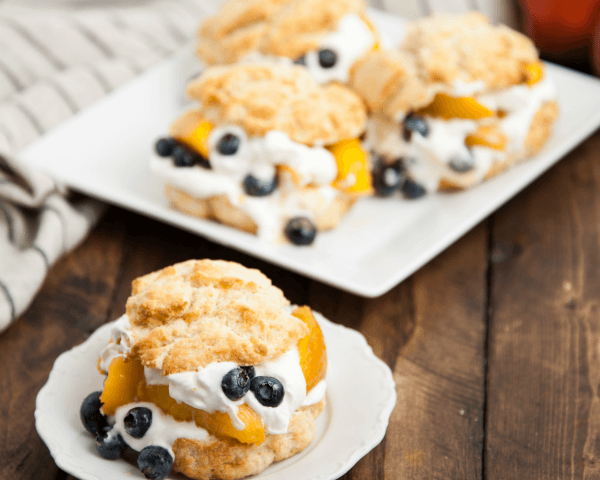 peach and blueberry shortcake