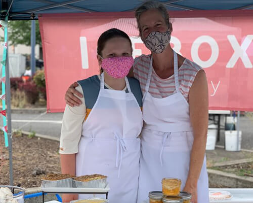 Gateaux workers in aprons and masks